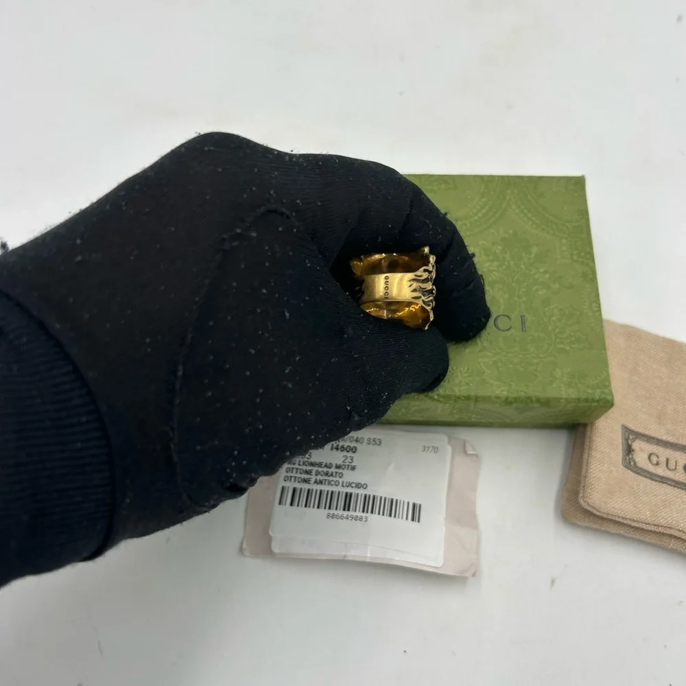 Men's Gucci, iconic lion head ring. Gold tone, brass  size 10 made in Italy